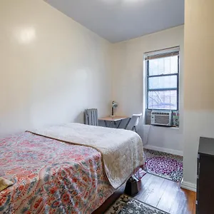 2* Pensión Eastern Parkway